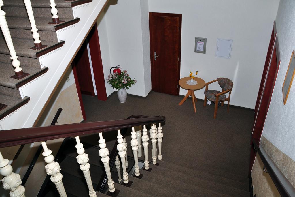 Hotel Am Hohen Schwarm Saalfeld Saale Exterior foto