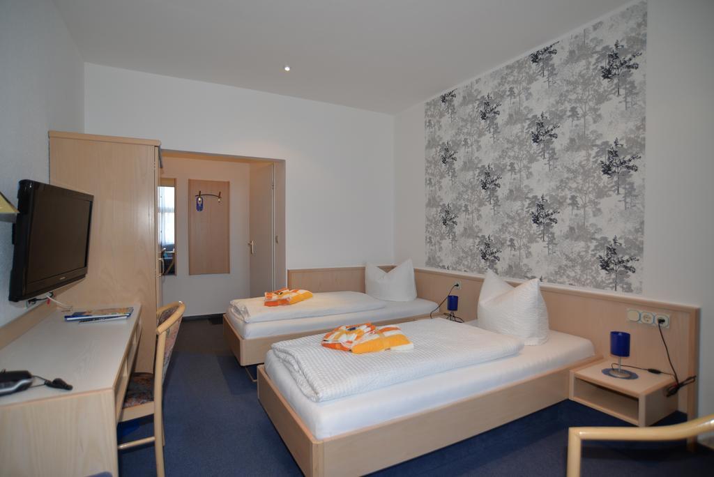 Hotel Am Hohen Schwarm Saalfeld Saale Exterior foto